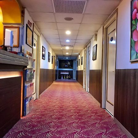 One Plus One Hotel Тайбэй Экстерьер фото